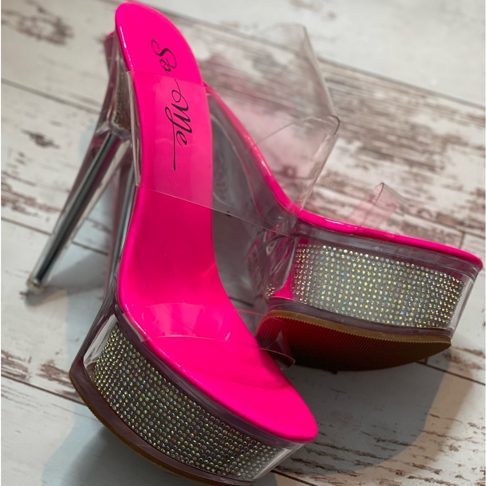 So Me size 7.5 FYRE HEEL